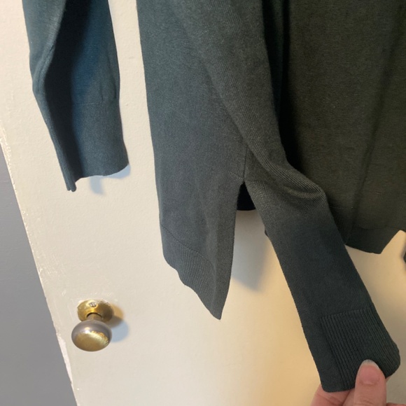 - Green turtleneck long sweater size L ( oversized) - Picture 4 of 5